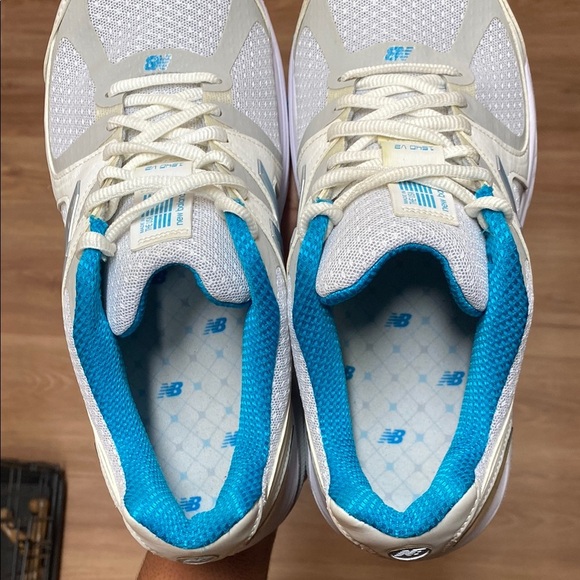 New Balance 1540 V2 Encap Rollbar White Blue Gray Walking Sneakers Size 8.5 - Picture 16 of 17